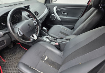 Подержанный автомобиль Renault Megane Hatchback 2010 года (9 фото)