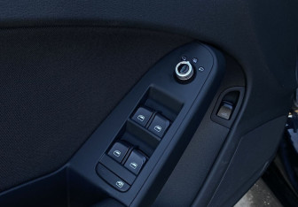 Подержанный автомобиль Audi A4 Sedan 2010 года (17 фото)