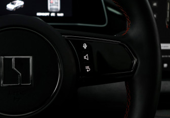 Подержанный автомобиль Zeekr 001 2023 года (25 фото)