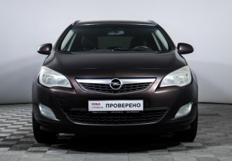 Подержанный автомобиль Opel Astra Wagon 2012 года (2 фото)