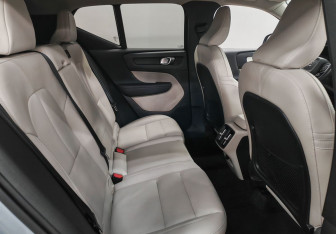 Подержанный автомобиль Volvo XC40 2018 года (13 фото)