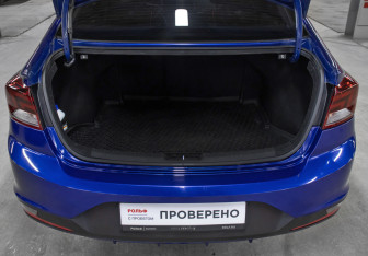 Подержанный автомобиль Hyundai Elantra Sedan 2019 года (10 фото)