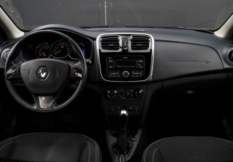 Подержанный автомобиль Renault Sandero 2018 года (10 фото)