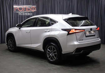 Подержанный автомобиль Lexus NX 2017 года (7 фото)