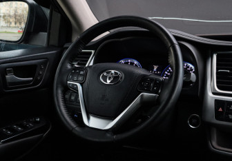 Подержанный автомобиль Toyota Highlander 2014 года (13 фото)