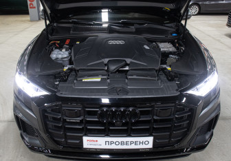 Подержанный автомобиль Audi Q8 2019 года (9 фото)