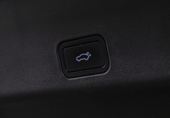 Подержанный автомобиль Geely Monjaro 2024 года (25 фото)