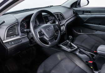 Подержанный автомобиль Hyundai Elantra Sedan 2016 года (9 фото)