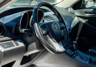 Подержанный автомобиль Mazda 3 Hatchback 2012 года (13 фото)