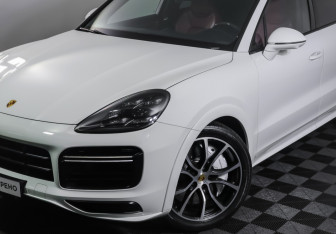 Подержанный автомобиль Porsche Cayenne 2018 года (25 фото)
