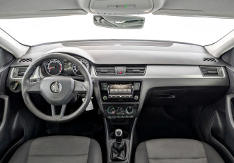 Подержанный автомобиль Skoda Rapid Liftback 2019 года (14 фото)