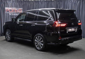 Подержанный автомобиль Lexus LX 2017 года (7 фото)