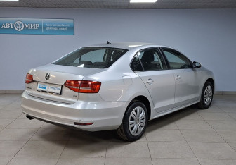 Подержанный автомобиль Volkswagen Jetta Sedan 2015 года (5 фото)