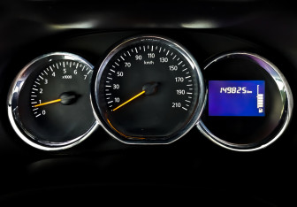 Подержанный автомобиль Renault Duster 2017 года (13 фото)