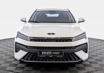 Новый Москвич 6 2025 (2 фото)