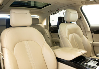Подержанный автомобиль Audi A8 2016 года (28 фото)