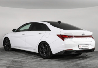 Подержанный автомобиль Hyundai Elantra Sedan 2021 года (7 фото)