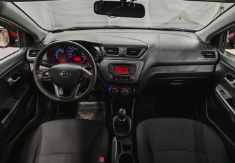 Подержанный автомобиль Kia Rio Sedan 2013 года (11 фото)