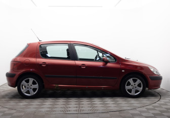 Подержанный автомобиль Peugeot 307 Hatchback 2003 года (6 фото)