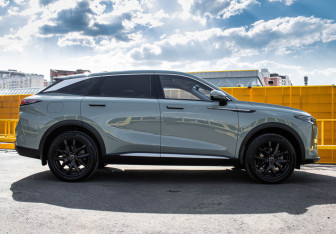 Подержанный автомобиль Exeed RX 2023 года (16 фото)
