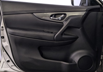 Подержанный автомобиль Nissan X-Trail 2018 года (19 фото)