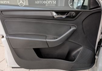 Подержанный автомобиль Skoda Rapid Liftback 2019 года (19 фото)