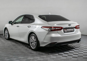 Подержанный автомобиль Toyota Camry Sedan 2020 года (7 фото)