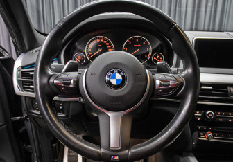 Подержанный автомобиль BMW X5 2016 года (17 фото)