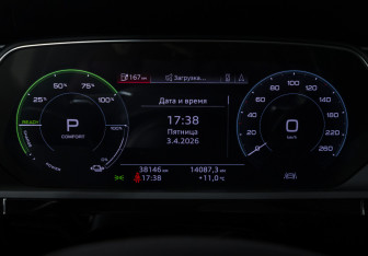 Подержанный автомобиль Audi e-tron 2019 года (11 фото)