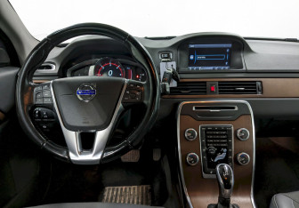 Подержанный автомобиль Volvo XC70 2014 года (22 фото)