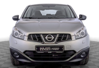Подержанный автомобиль Nissan Qashqai 2012 года (2 фото)