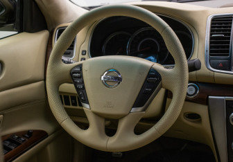 Подержанный автомобиль Nissan Teana 2011 года (15 фото)