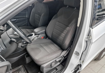 Подержанный автомобиль Ford Kuga 2015 года (21 фото)