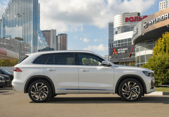 Подержанный автомобиль Geely Monjaro 2025 года (3 фото)