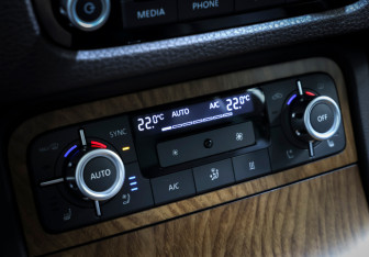 Подержанный автомобиль Volkswagen Touareg 2014 года (18 фото)