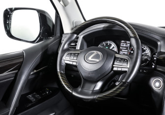 Подержанный автомобиль Lexus LX 2019 года (21 фото)