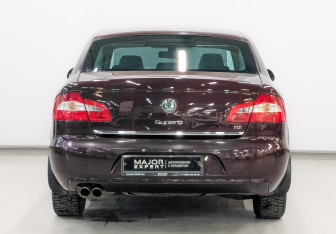 Подержанный автомобиль Skoda Superb Liftback 2012 года (6 фото)
