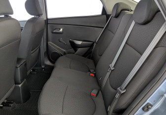 Подержанный автомобиль Kia Rio Sedan 2015 года (12 фото)