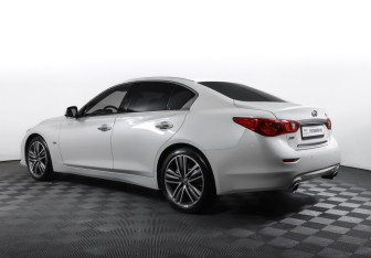 Подержанный автомобиль Infiniti Q50 2016 года (7 фото)