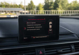Подержанный автомобиль Audi A4 Sedan 2016 года (16 фото)