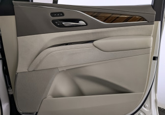 Подержанный автомобиль Cadillac Escalade Suv 2021 года (24 фото)