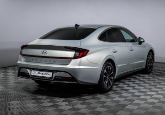 Подержанный автомобиль Hyundai Sonata 2020 года (5 фото)