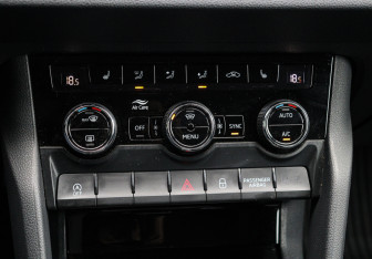 Подержанный автомобиль Skoda Karoq 2021 года (13 фото)