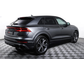 Подержанный автомобиль Audi Q8 2020 года (5 фото)