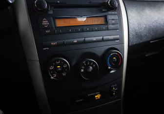 Подержанный автомобиль Toyota Corolla Sedan 2007 года (17 фото)