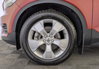 Подержанный автомобиль Volvo XC40 2019 года (12 фото)