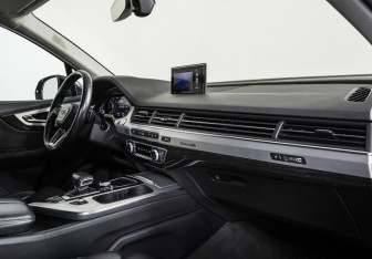 Подержанный автомобиль Audi Q7 2017 года (9 фото)