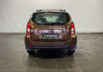 Подержанный автомобиль Renault Duster 2014 года (6 фото)