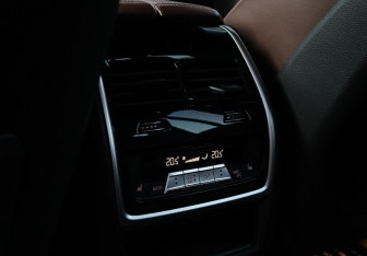 Подержанный автомобиль BMW X7 2021 года (11 фото)