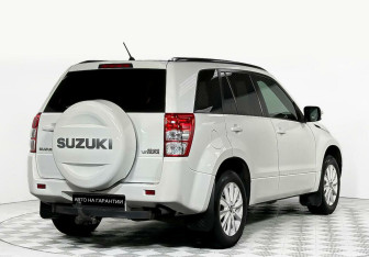 Подержанный автомобиль Suzuki Grand Vitara 2013 года (3 фото)